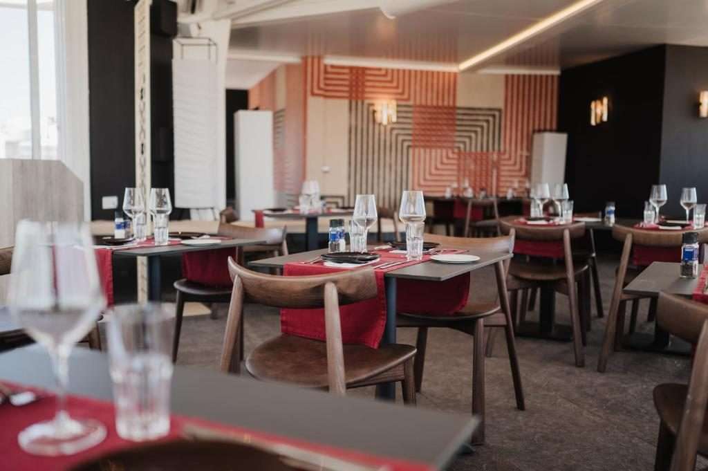 db San Antonio Hotel + Spa — vue 3