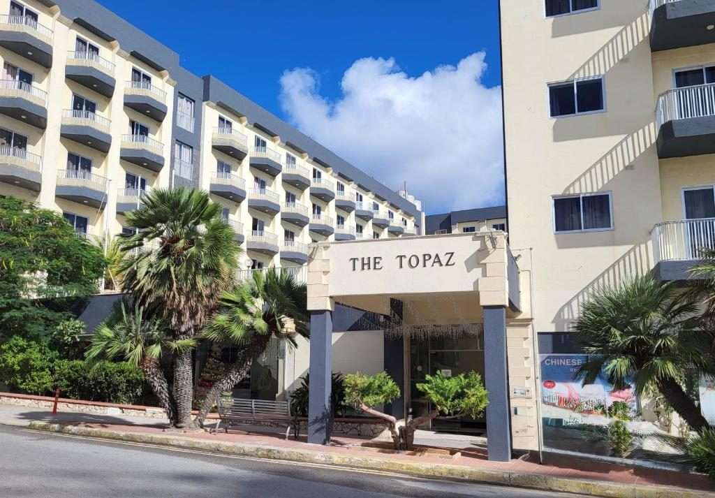Topaz Hotel — vue 3